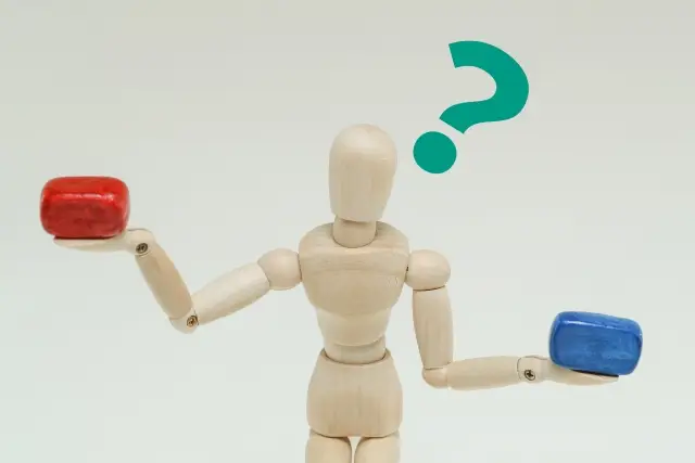 2つを比較する人形