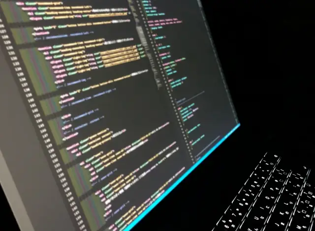 コーディング中のホームページ
